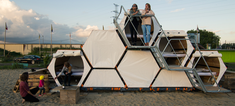 Illustration for article titled All music festivals should offer these king-size sleeping modules